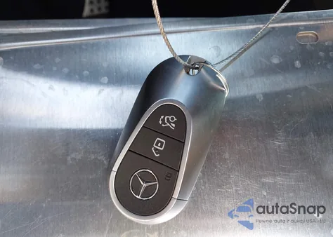 2024 Mercedes-Benz Cle 300 4Matic z USA, uszkodzony, nr VIN W1KMJ4HB8RF035431